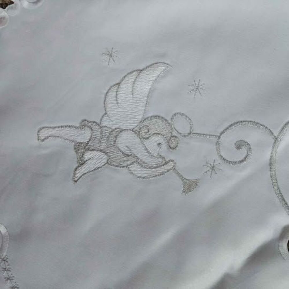 Tablecloth Christmas Large White Embroidered 68’ x 87’ Cutwork Angels & Stars - Picture 4 of 10